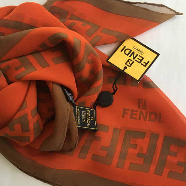 FENDI(フェンディ)のフェンディ シルクスカーフ ④ ★新品未使用★シフォン♪ レディースのファッション小物(バンダナ/スカーフ)の商品写真