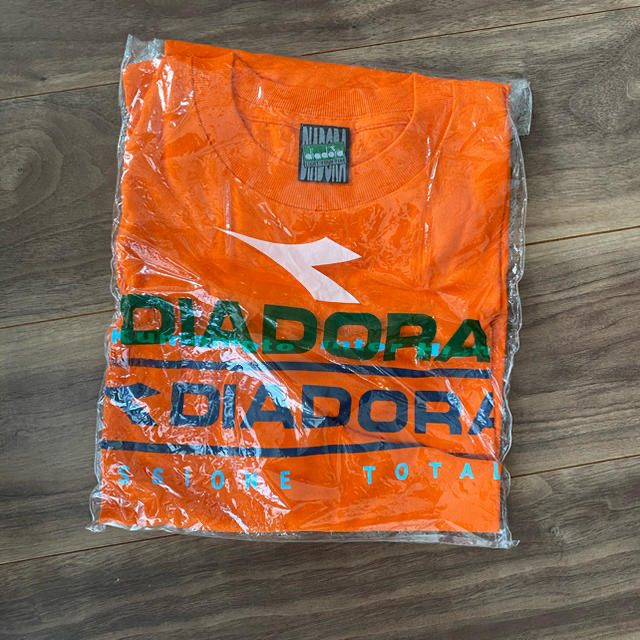 DIADORA(ディアドラ)のディアドラ　Tシャツ　オレンジ　新品未使用品 メンズのトップス(Tシャツ/カットソー(半袖/袖なし))の商品写真