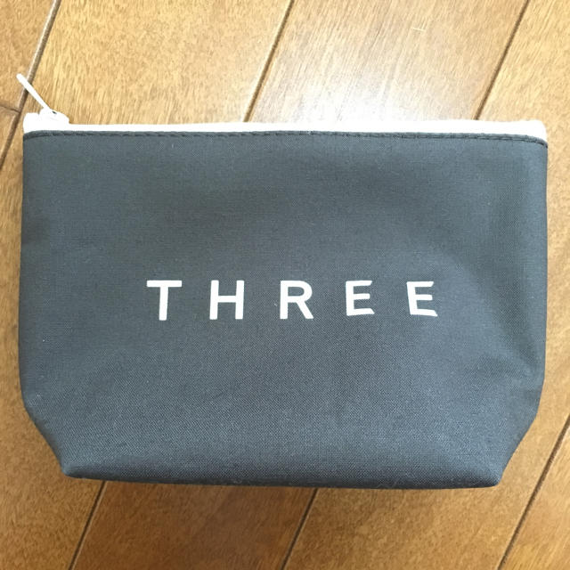 THREE(スリー)のTHREE 新品未使用 ポーチ スリー コスメ/美容のコスメ/美容 その他(その他)の商品写真