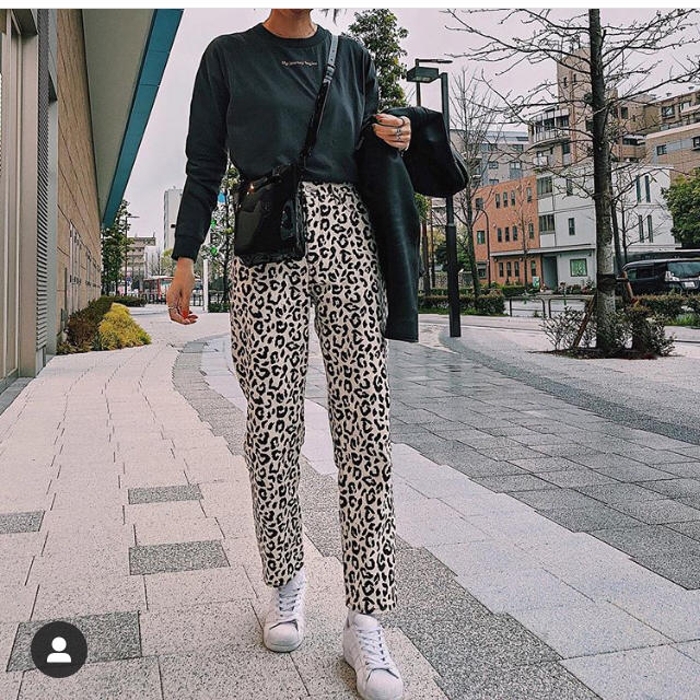 moussy(マウジー)のMOUSSY今季完売♡LEOPARD WIDE パンツ♡レオパードパンツ新品 レディースのパンツ(カジュアルパンツ)の商品写真