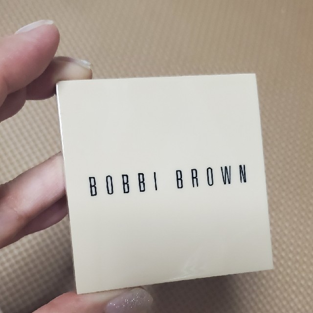 BOBBI BROWN(ボビイブラウン)のヌードフィニッシュイルミネイティングパウダー コスメ/美容のベースメイク/化粧品(フェイスパウダー)の商品写真