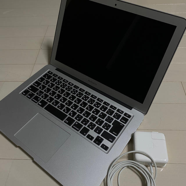 Apple(アップル)のmo様 MacBookAir 13インチ Early2015 8GB 256GB スマホ/家電/カメラのPC/タブレット(ノートPC)の商品写真