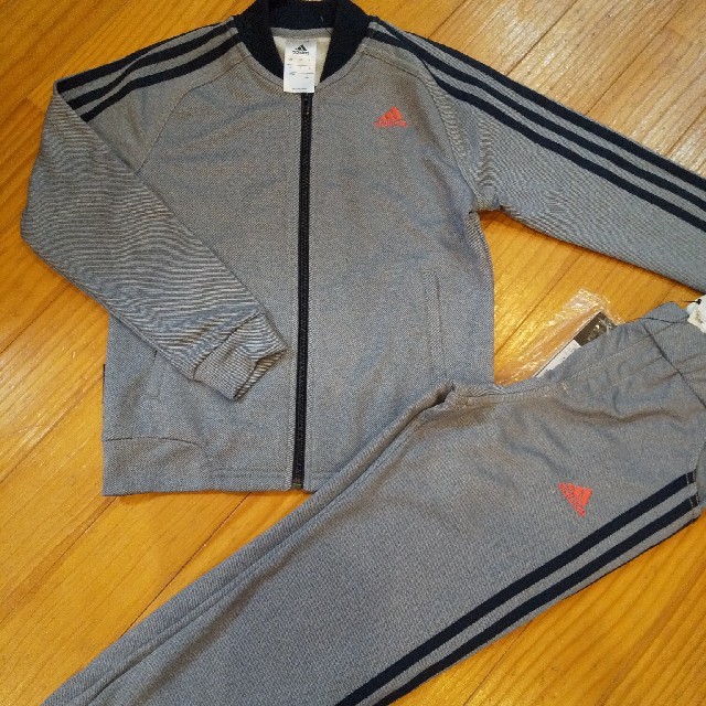 adidas(アディダス)の【専用】新品★adidas   アディダス   ショートパンツ キッズ/ベビー/マタニティのキッズ服女の子用(90cm~)(パンツ/スパッツ)の商品写真