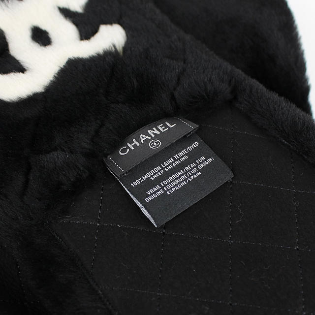 CHANEL(シャネル)のCHANEL シャネル マフラー ファー 黒 ブラック ムートン  レディースのファッション小物(マフラー/ショール)の商品写真