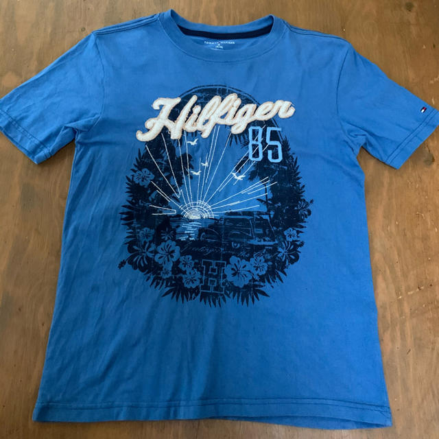 TOMMY HILFIGER(トミーヒルフィガー)のもーとん様専用トミーヒルフィガーのきれいな青のTシャツ　M 150 キッズ/ベビー/マタニティのキッズ服男の子用(90cm~)(Tシャツ/カットソー)の商品写真