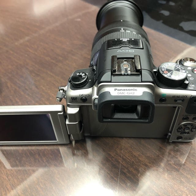 Panasonic(パナソニック)のLUMIX DMC GH2 レンズ付　ジャンク品 スマホ/家電/カメラのカメラ(デジタル一眼)の商品写真