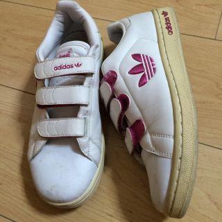 アディダス(adidas)のスニーカー(スニーカー)