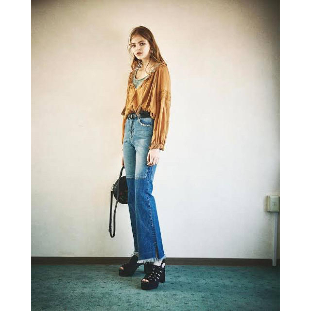 moussy(マウジー)のmoussy  ハイウエスト　フレアデニムパンツ　デニム　マウジー レディースのパンツ(デニム/ジーンズ)の商品写真