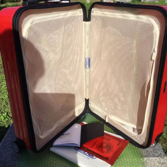 RIMOWA(リモワ)のリモワ 美品サルサエアー ガールズレッド機内持込み可 レディースのバッグ(スーツケース/キャリーバッグ)の商品写真