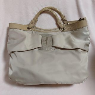 サルヴァトーレフェラガモ(Salvatore Ferragamo)のフェラガモ♡リボン♡ナイロン×エナメルバッグ(ハンドバッグ)