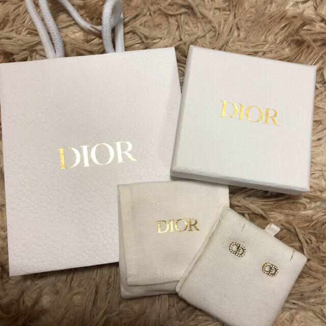 diorピアス