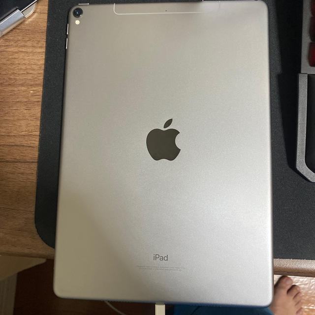 iPad Pro 10.5インチ Wi-Fi＋セルラーモデル　64GB auのみ 1