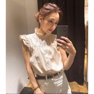 マウジー(moussy)の今季新作完売♡moussy DENIM RUFFLEブラウス♡デニムブラウス新品(シャツ/ブラウス(半袖/袖なし))