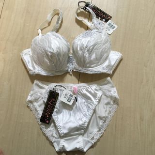 ☆新品☆ブラ＆ショーツセット(ブラ&ショーツセット)