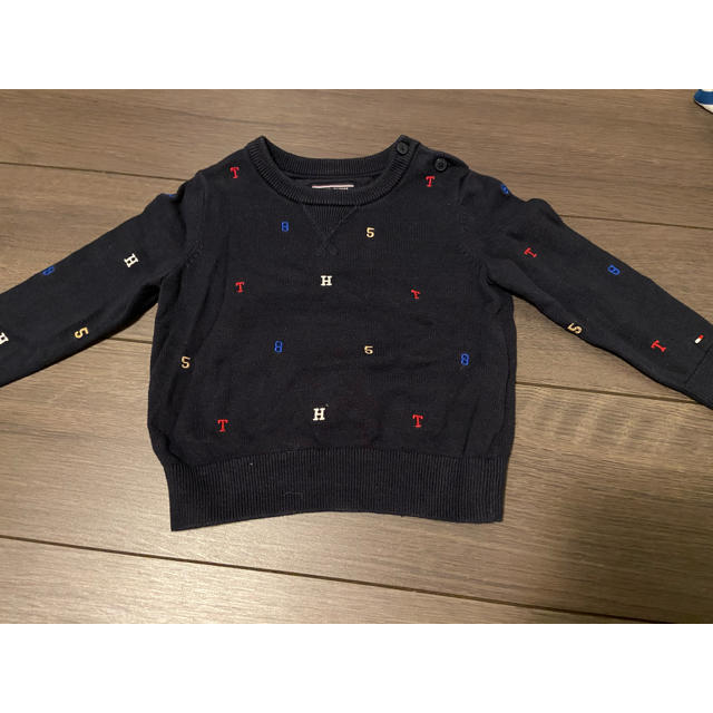 TOMMY HILFIGER(トミーヒルフィガー)のセーター キッズ/ベビー/マタニティのベビー服(~85cm)(ニット/セーター)の商品写真