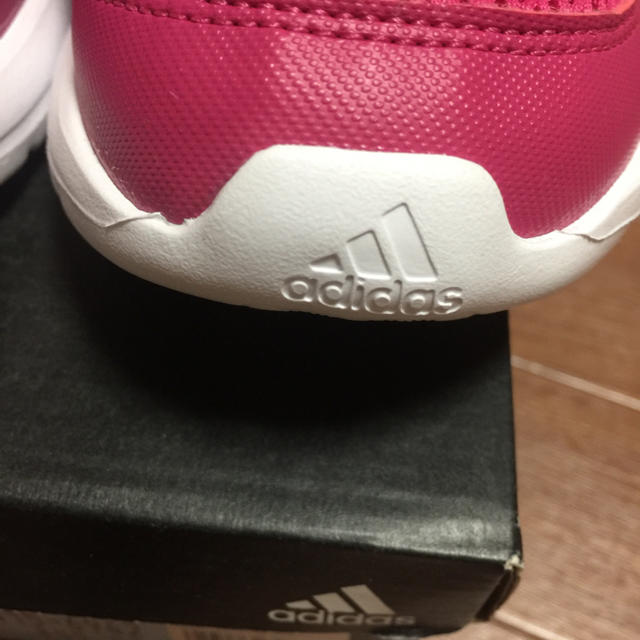 adidas(アディダス)の未使用 adidas 23cm  キッズ/ベビー/マタニティのキッズ靴/シューズ(15cm~)(スニーカー)の商品写真