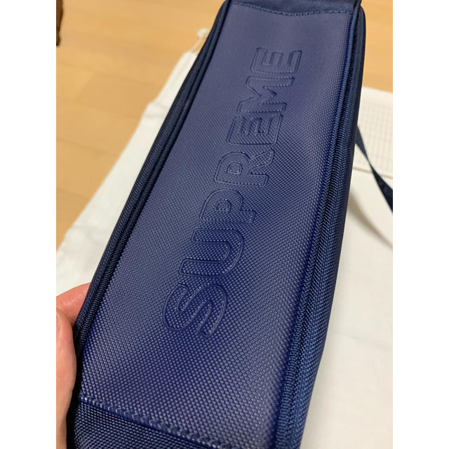 Supreme(シュプリーム)のSupreme Lacoste Small Messenger Bag  紺色 メンズのバッグ(メッセンジャーバッグ)の商品写真