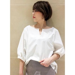 ラウンジドレス(Loungedress)のLoungedress アクセ付きボリュームスリーブブラウス　ラウンジドレス(シャツ/ブラウス(長袖/七分))