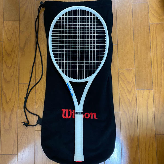 wilson(ウィルソン)のウィルソン　テニスラケットULTRA 100 L White in White  スポーツ/アウトドアのテニス(ラケット)の商品写真