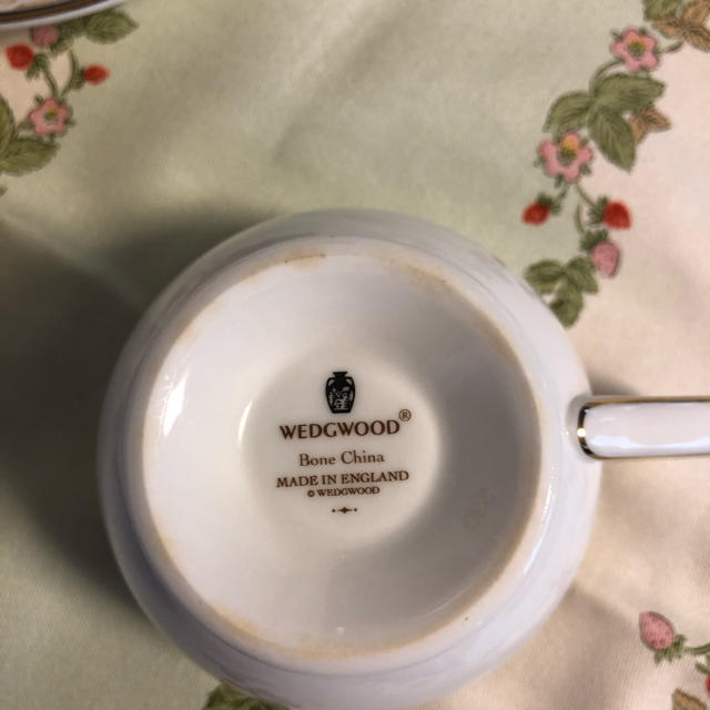 WEDGWOOD(ウェッジウッド)の[ウェッジウッド】カップ&ソーサー3客、シュガーポット インテリア/住まい/日用品のキッチン/食器(食器)の商品写真