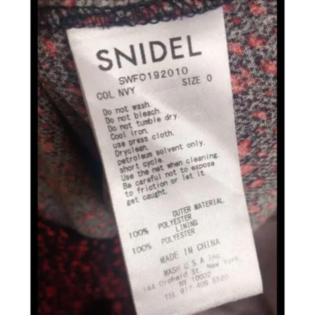 SNIDEL(スナイデル)のSNIDEL  フラワー　パターン　タイトワンピース レディースのワンピース(ひざ丈ワンピース)の商品写真