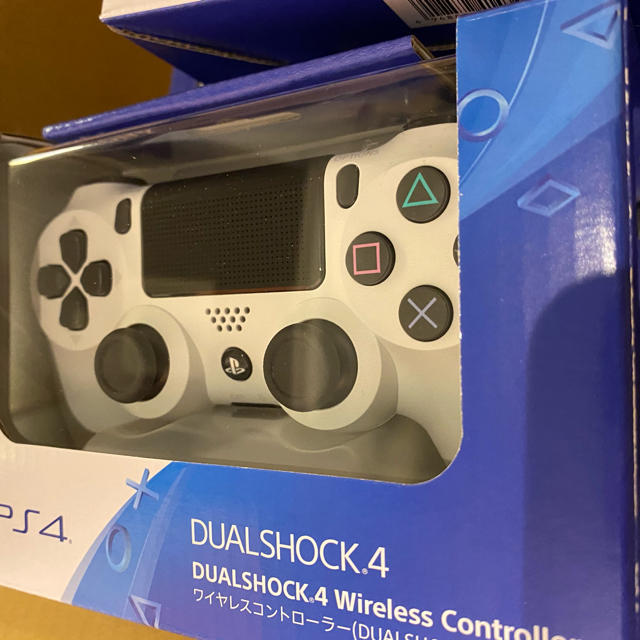 PlayStation4(プレイステーション4)のワイヤレスコントローラー(DUALSHOCK 4) グレイシャー・ホワイト エンタメ/ホビーのゲームソフト/ゲーム機本体(その他)の商品写真