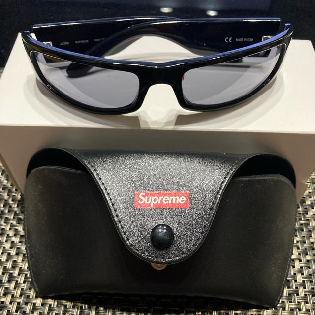 Supreme(シュプリーム)のsupreme /Astoro Sunglasses サングラス メンズのファッション小物(サングラス/メガネ)の商品写真