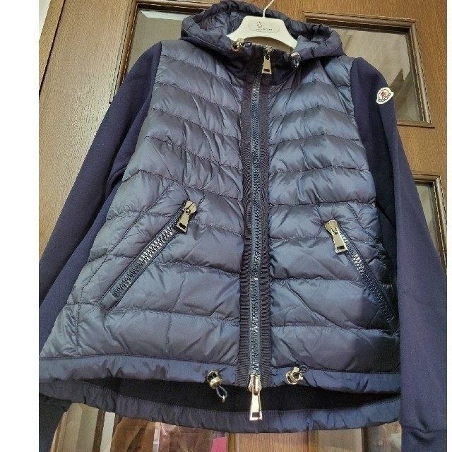 MONCLER(モンクレール)の新品　MONCLER　マグリアカーディガンxs　ハイブリッドダウンライトダウン レディースのジャケット/アウター(ダウンジャケット)の商品写真