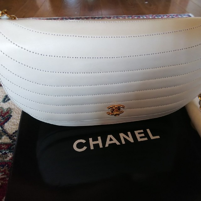 最新入荷 CHANEL 白 チェーンバッグ ニューニュー。超美品✴️シャネル - ショルダーバッグ 最新入荷 CHANEL 白 チェーンバッグ ニューニュー。超美品✴️シャネル - ショルダーバッグ