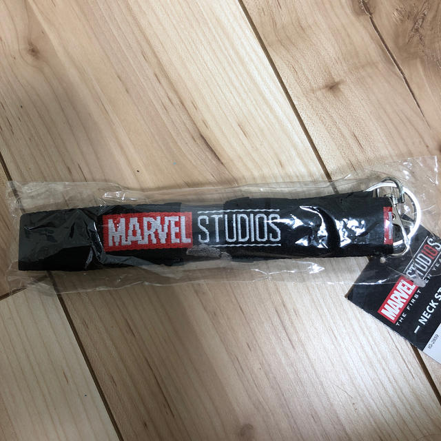 MARVEL(マーベル)のMARVEL STUDIOS マーベルスタジオズ　10周年ネックストラップ エンタメ/ホビーのアニメグッズ(ストラップ)の商品写真