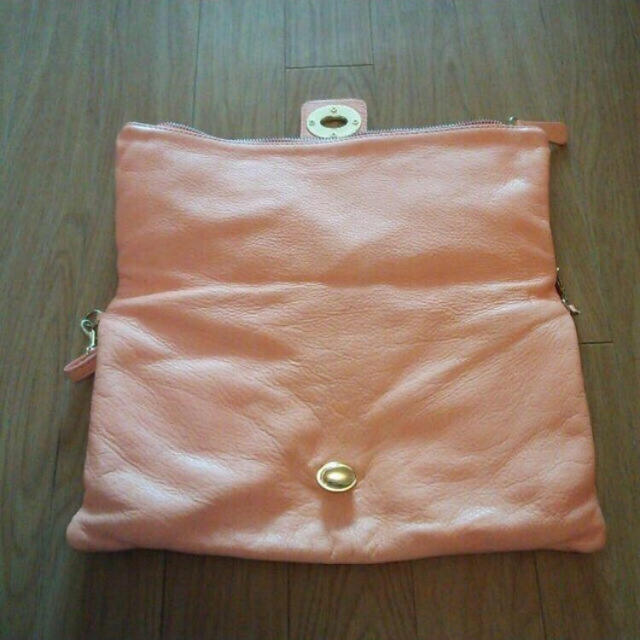 fredy(フレディ)のピンクのクラッチバッグ レディースのバッグ(クラッチバッグ)の商品写真