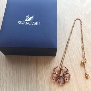 スワロフスキー(SWAROVSKI)のスワロフスキー、フラワーモチーフネックレス(ネックレス)