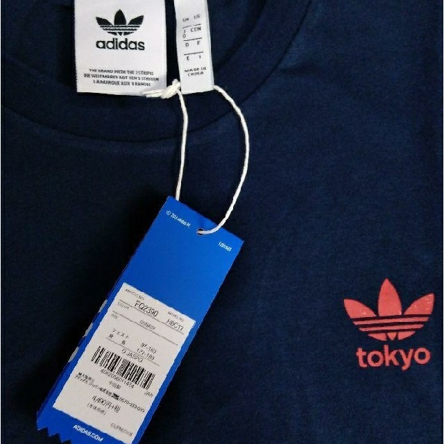 adidas(アディダス)の新品 XL adidas originals Tシャツ 東京 tokyo 紺赤 メンズのトップス(Tシャツ/カットソー(半袖/袖なし))の商品写真