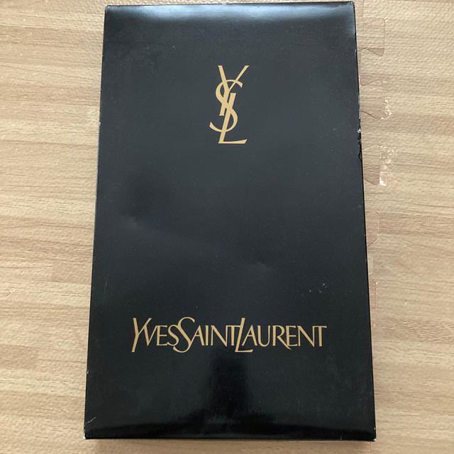 Yves Saint Laurent Beaute(イヴサンローランボーテ)のYves Saint Laurent イブサンローラン スポーツタオル インテリア/住まい/日用品の日用品/生活雑貨/旅行(タオル/バス用品)の商品写真