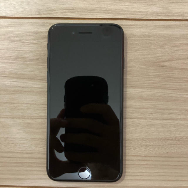 iPhone(アイフォーン)のiPhone7 32GB simロック解除済み スマホ/家電/カメラのスマートフォン/携帯電話(スマートフォン本体)の商品写真