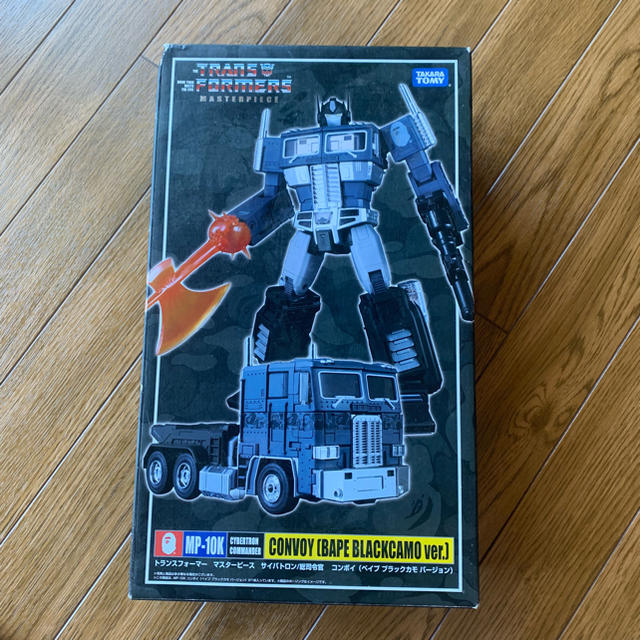 A BATHING APE(アベイシングエイプ)のTRANSFORMERS MP-10K CONVOY BAPE トランスフォーマ エンタメ/ホビーのおもちゃ/ぬいぐるみ(模型/プラモデル)の商品写真