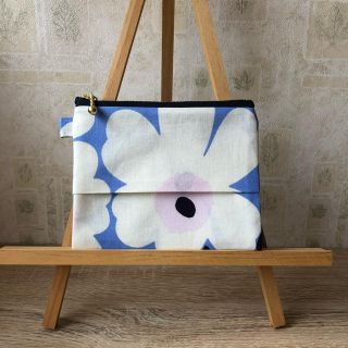 マリメッコ(marimekko)のマリメッコ  ティッシュケース付き　ポーチ　ハンドメイド(ポーチ)