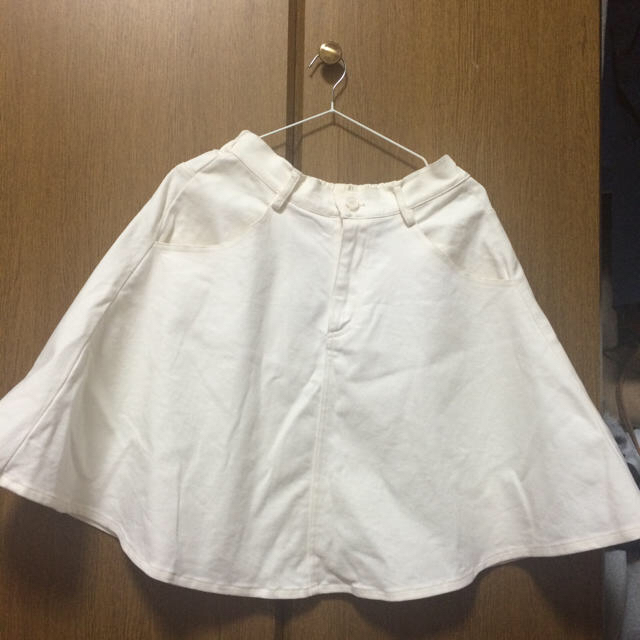 Linetta(リネッタ)のLinetta白フレアスカート レディースのスカート(ひざ丈スカート)の商品写真