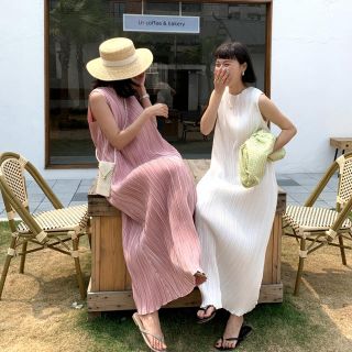 ザラ(ZARA)の（souraaaさん専用）プリーツタンクワンピース　ピンク(ロングワンピース/マキシワンピース)