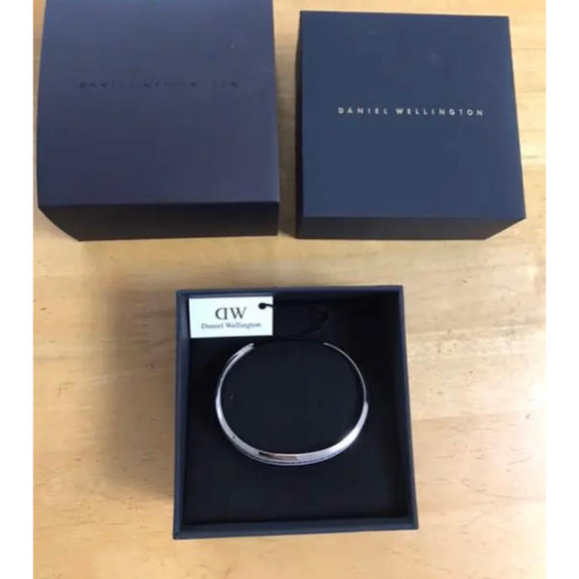 Daniel Wellington(ダニエルウェリントン)のDaniel Wellington バングル ローズゴールド 全品半額売り切り中 メンズのアクセサリー(バングル/リストバンド)の商品写真