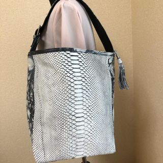 パイソンBAG Wファスナー　パイソン　ホワイト×シボリ　バッグ(ショルダーバッグ)