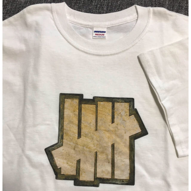 UNDEFEATED(アンディフィーテッド)のundfeated tシャツ Mサイズ メンズのトップス(Tシャツ/カットソー(半袖/袖なし))の商品写真