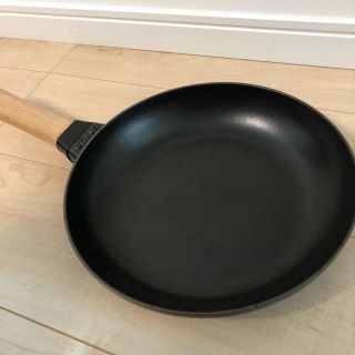 ストウブ(STAUB)の【staub】ストウブ ウッドハンドル フライパン 24cm 国内公式品(鍋/フライパン)