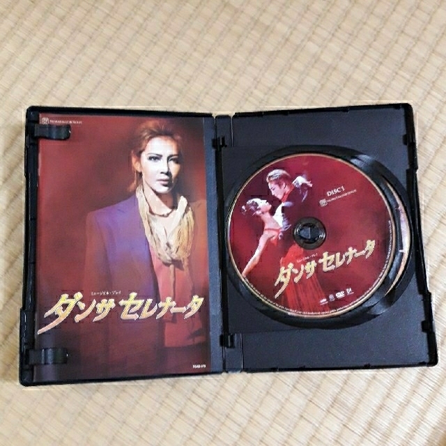 宝塚 星組 ダンサセレナータ Celebrity 2012年 DVD エンタメ/ホビーのDVD/ブルーレイ(舞台/ミュージカル)の商品写真