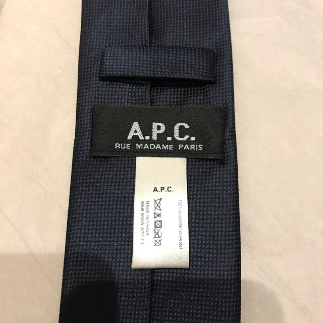 A.P.C(アーペーセー)のA.P.C ネクタイ　紺色 メンズのファッション小物(ネクタイ)の商品写真