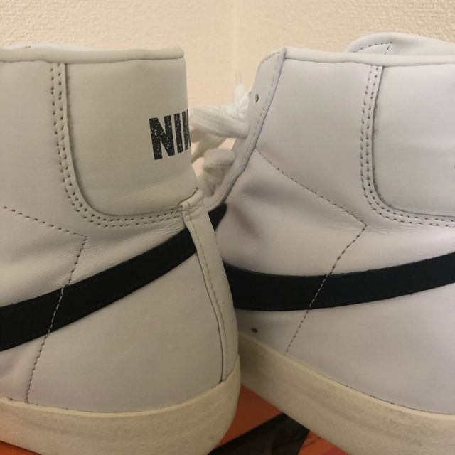 NIKE(ナイキ)のNIKE Blazer Mid 77 ナイキ　ブレーザー　ハイカットスニーカー メンズの靴/シューズ(スニーカー)の商品写真