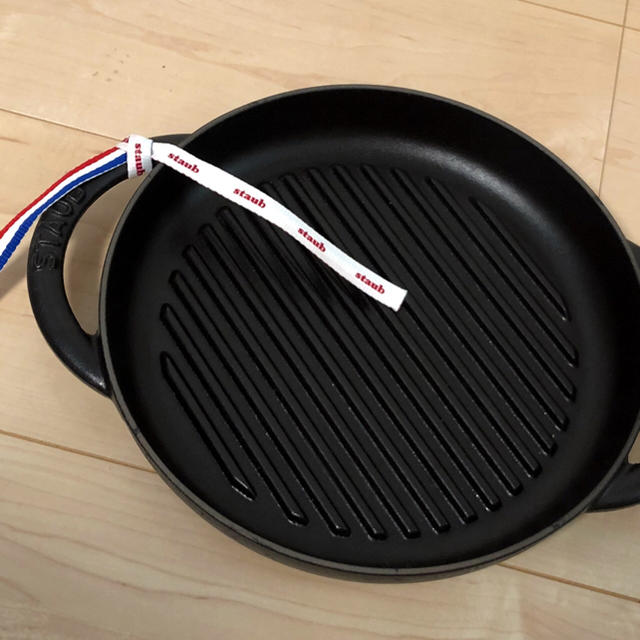 STAUB(ストウブ)の【staub】ストウブ ピュアグリル ラウンド 22cm  インテリア/住まい/日用品のキッチン/食器(鍋/フライパン)の商品写真