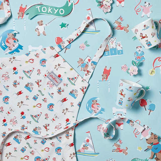 Cath Kidston(キャスキッドソン)の【新品未使用】キャスキッドソン　スポーティドッグ エプロン　クリーム ホワイト インテリア/住まい/日用品のキッチン/食器(その他)の商品写真