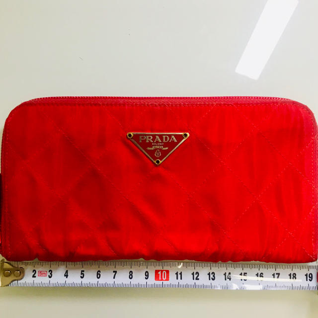 PRADA(プラダ)のPRADA プラダ レッド 赤 ロングウォレット レディースのファッション小物(財布)の商品写真