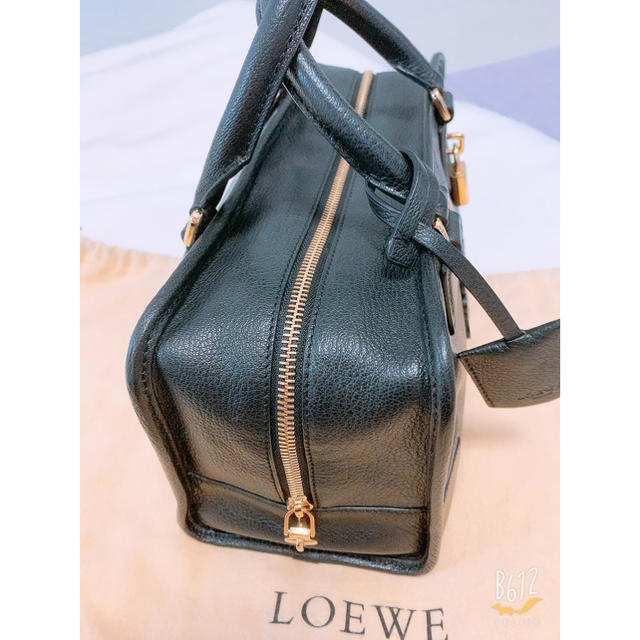 LOEWE(ロエベ)の極美品　ロエベ　Loewe  アマソナ 28 黒　ロゴ大 レディースのバッグ(ハンドバッグ)の商品写真